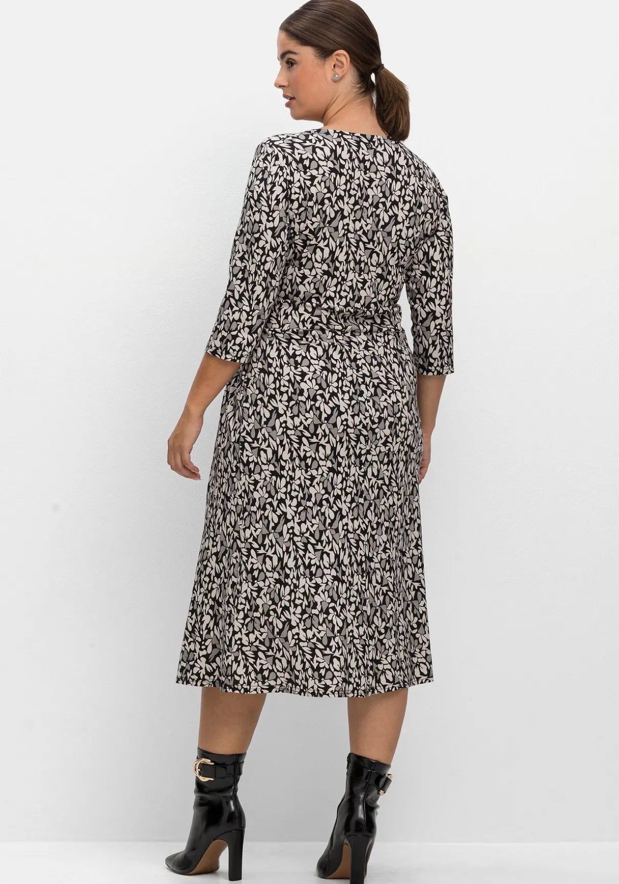 Jerseykleid in Wickeloptik, mit Blätterprint