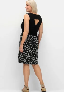 Jerseykleid in Wickeloptik, mit V-Cut hinten