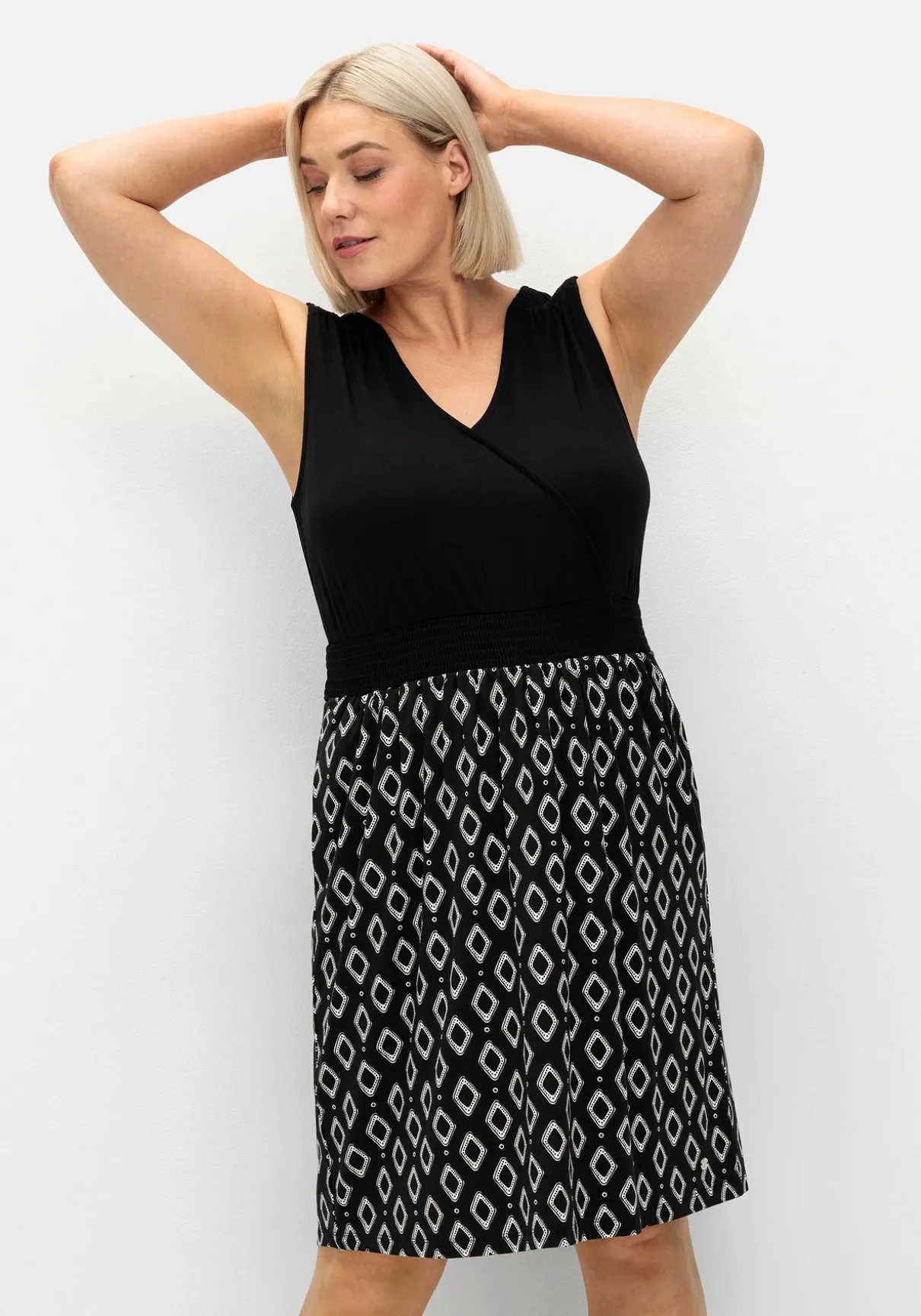 Jerseykleid in Wickeloptik, mit V-Cut hinten