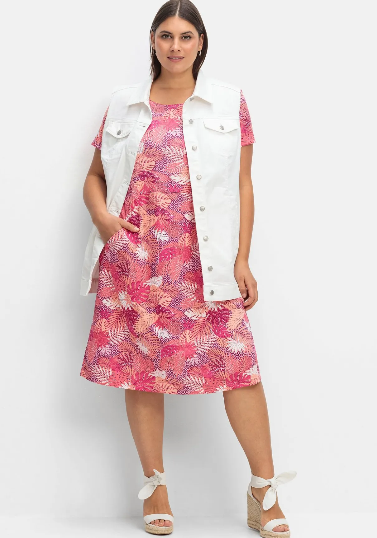 Jerseykleid mit Alloverdruck und Taschen