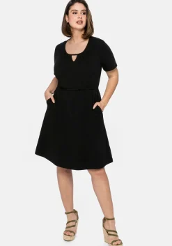 Jerseykleid mit Cut-out am Ausschnitt