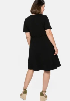 Jerseykleid mit Cut-out am Ausschnitt