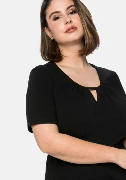 Jerseykleid mit Cut-out am Ausschnitt