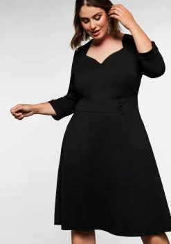 Jerseykleid mit Herzausschnitt und Taillenband