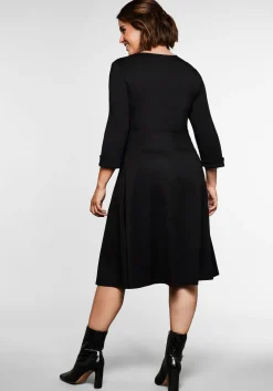 Jerseykleid mit Herzausschnitt und Taillenband