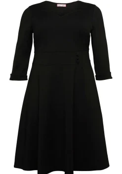 Jerseykleid mit Herzausschnitt und Taillenband