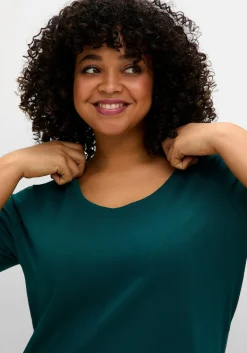 Jerseyshirt mit Rundhalsausschnitt, leicht tailliert