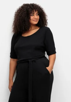 Jumpsuit mit Bindegürtel und weitem Bein