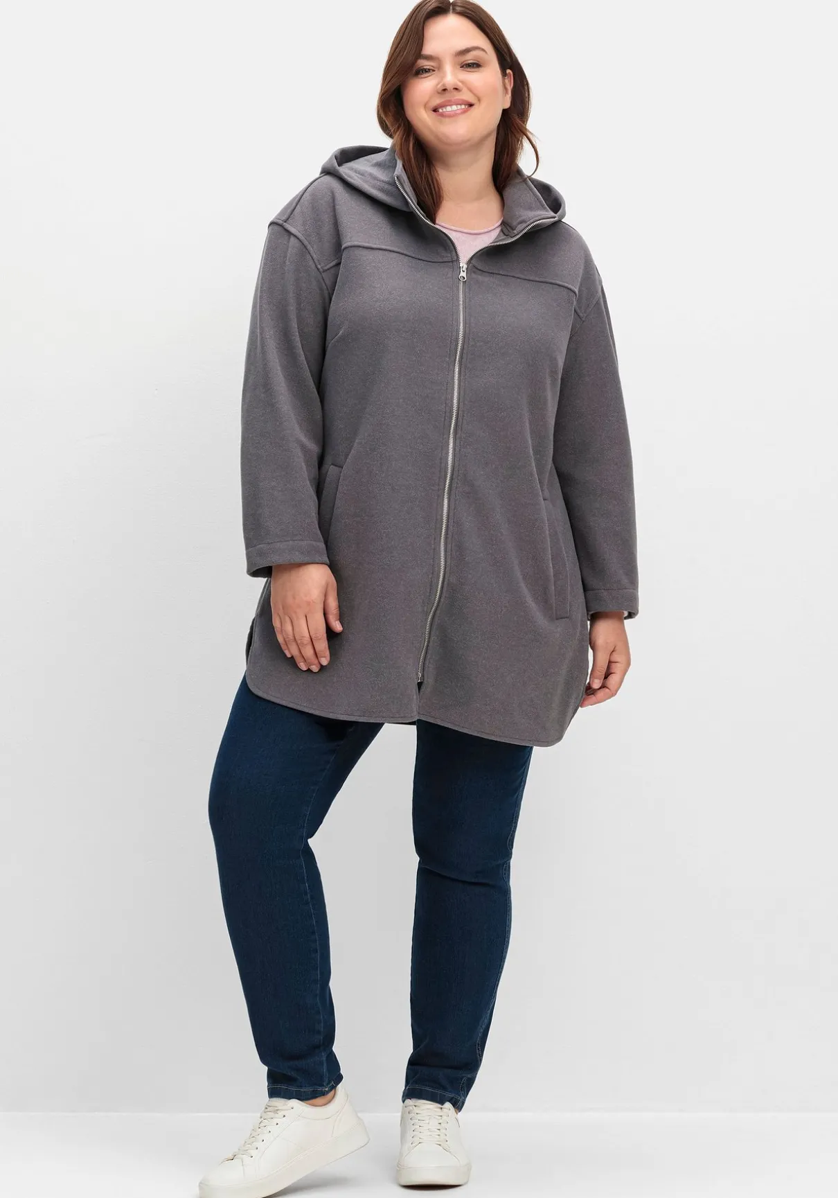 Kapuzenjacke mit Stehkragen und Reißverschluss