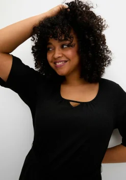 Kleid aus Crêpe, mit Bindegürtel und Taschen