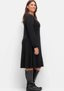 Kleid aus Interlock, mit ausgestelltem Rock