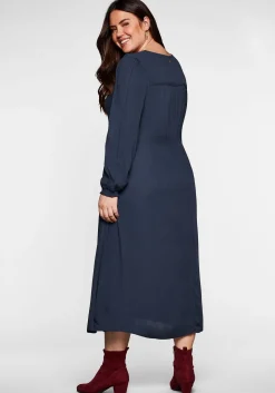 Kleid in Crêpe-Qualität, mit Smok-Einsätzen