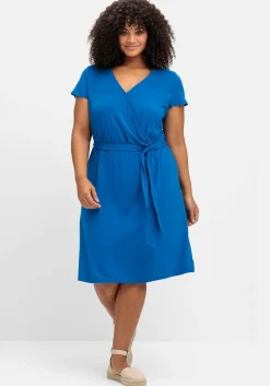 Kleid in Wickeloptik mit raffiniertem Rückenausschnitt