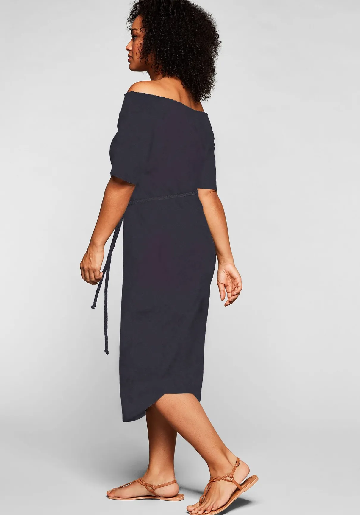 Kleid mit Bindeband und Carmenausschnitt