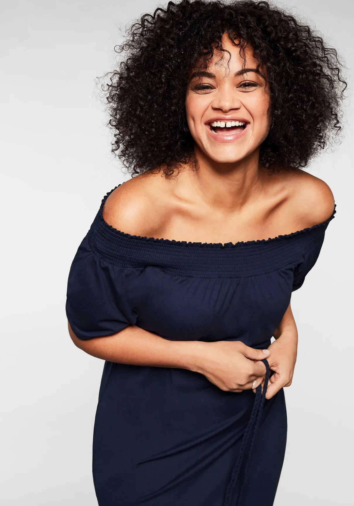 Kleid mit Bindeband und Carmenausschnitt