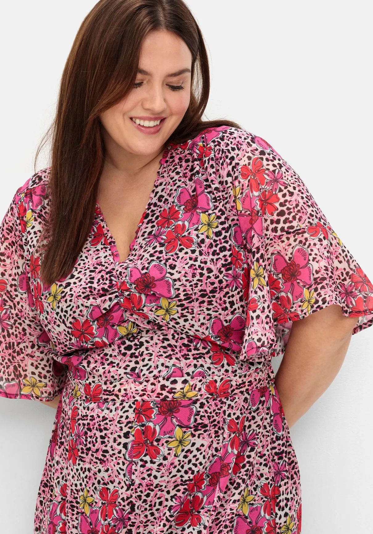 Kleid mit Blütenprint und Flügelärmeln