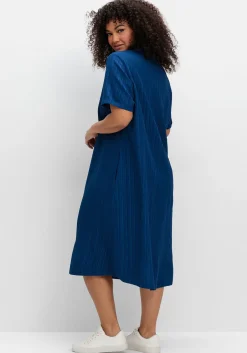 Kleid mit Polokragen, in Längsstruktur