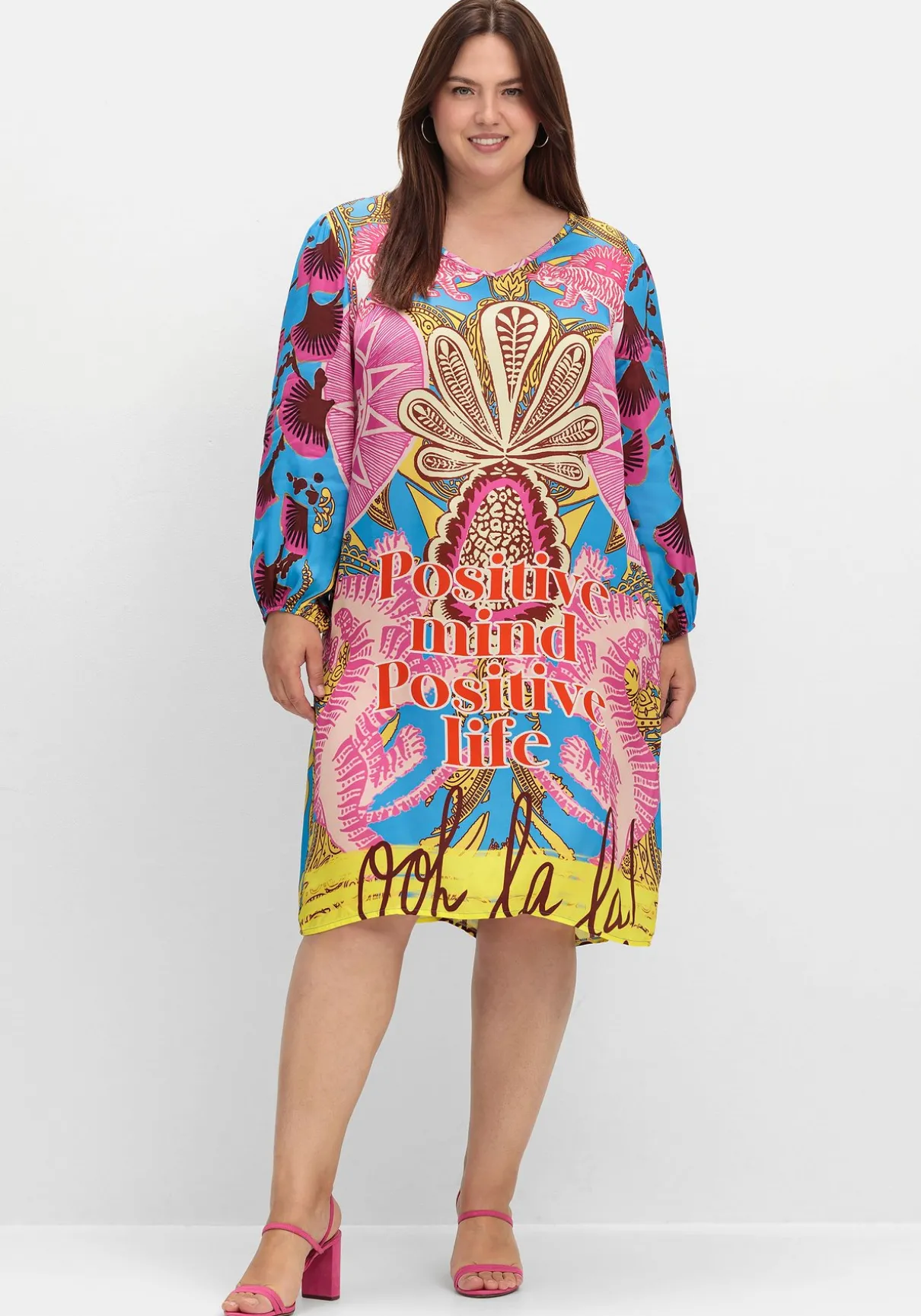 Knielanges Kleid im Mustermix, mit Ballonärmeln