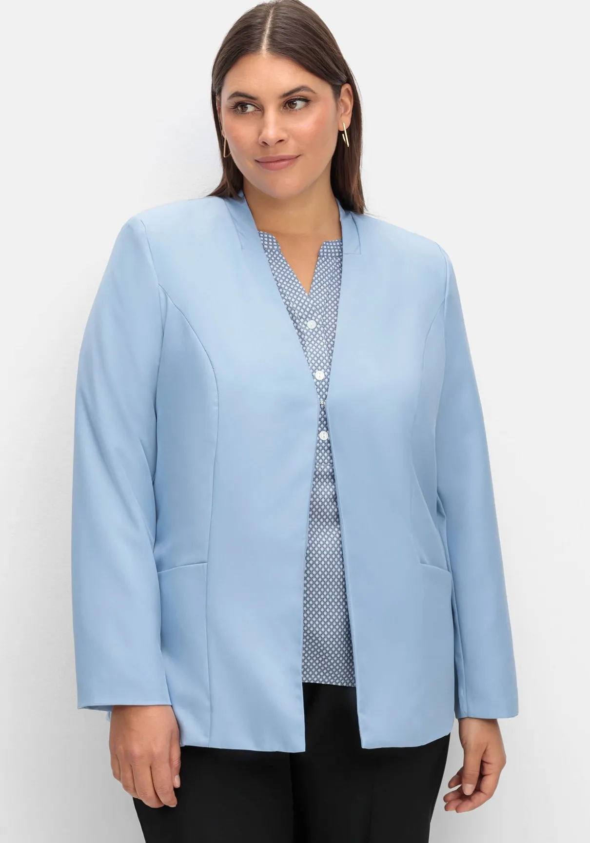 Kragenloser Blazer mit Hakenverschluss