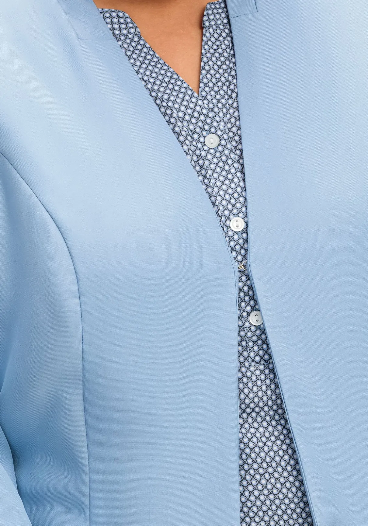 Kragenloser Blazer mit Hakenverschluss