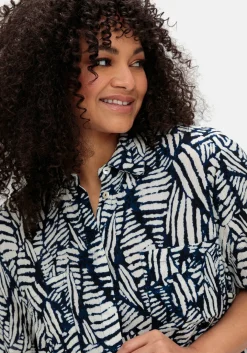 Kurzarm-Hemdbluse mit Alloverdruck