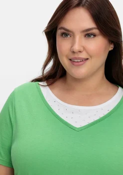 Kurzarmshirt in Layeroptik mit Ziernieten