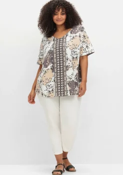 Kurzarmshirt mit Allover- und Bordürenprint