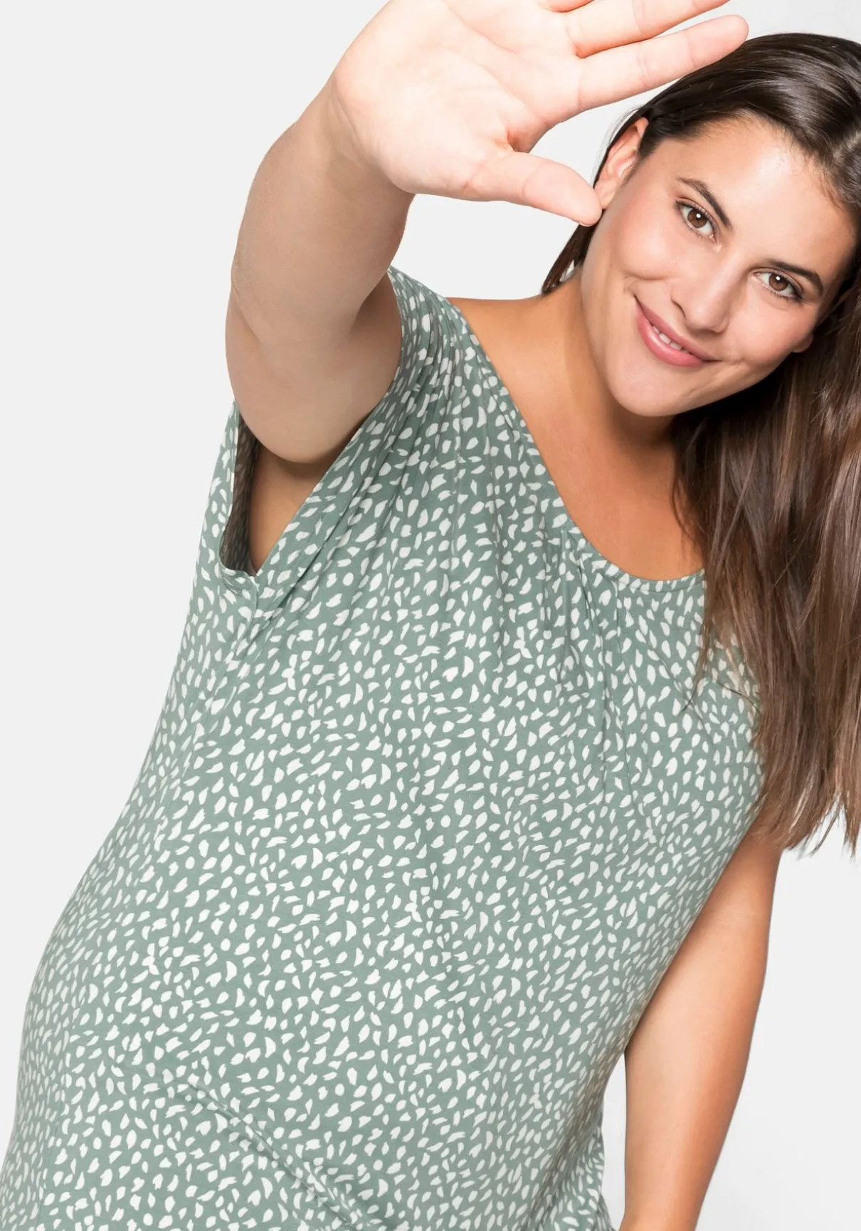 Kurzarmshirt mit Alloverdruck und seitlichen Falten