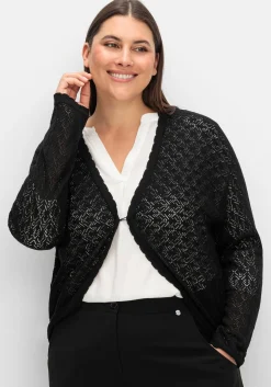Kurze Ajour-Strickjacke mit Knopfverschluss