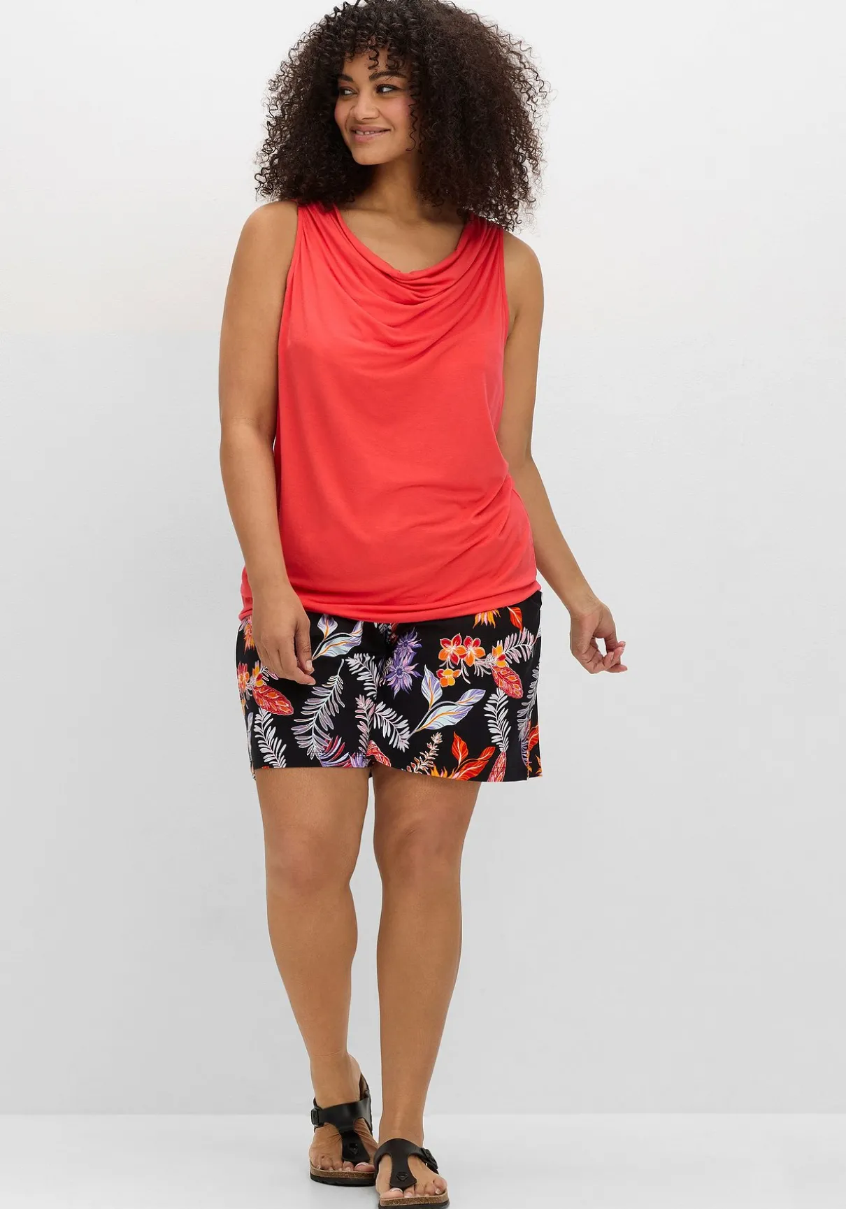 Kurze, weite Shorts mit Blätterprint und Smokbund