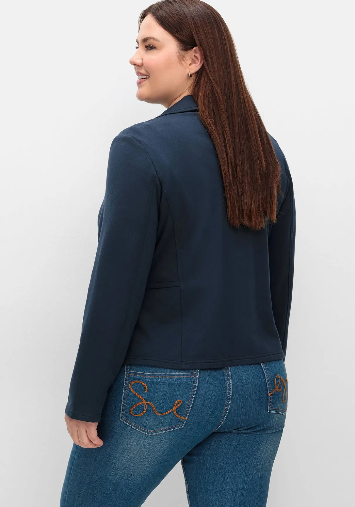 Kurzer Sweatblazer mit Reverskragen und Zierknöpfen