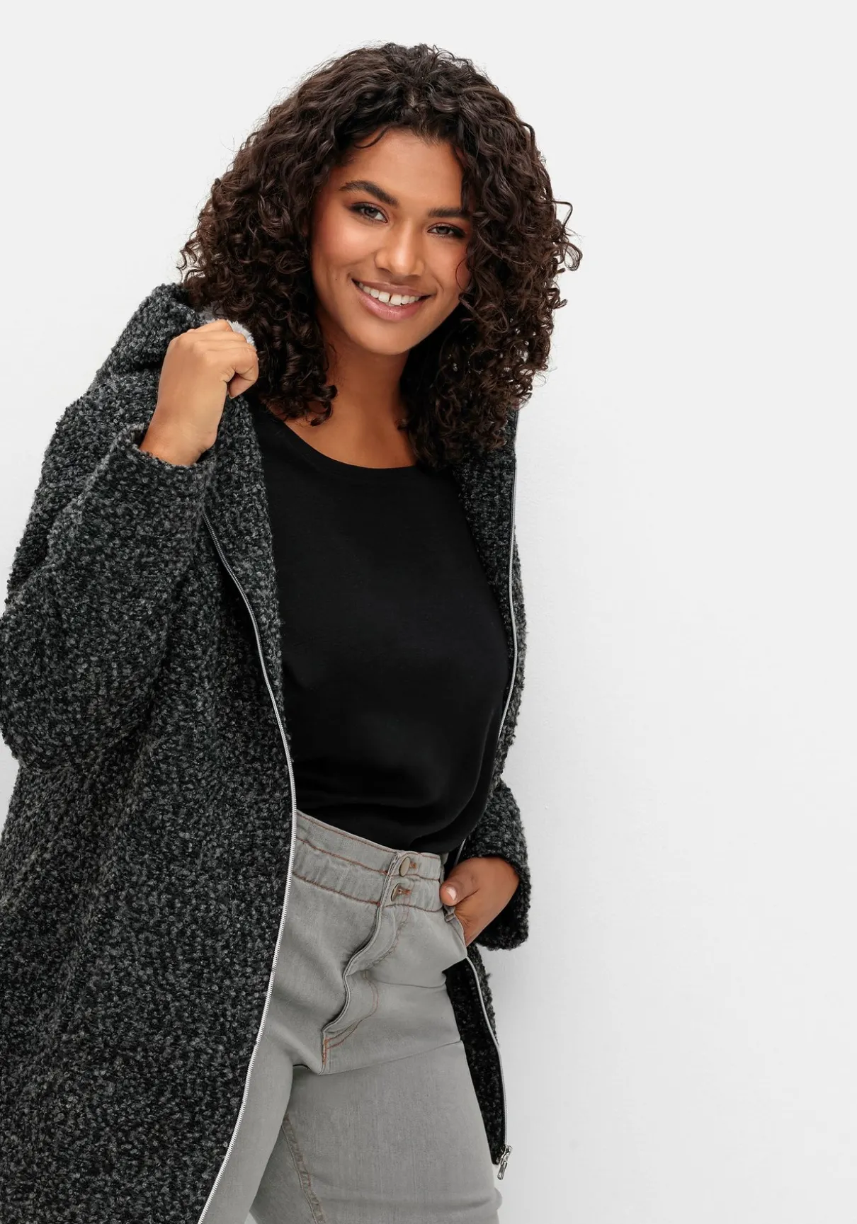 Kurzmantel in Wolloptik, mit gefütterter Kapuze