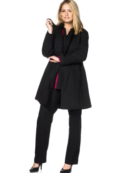 Kurzmantel mit asymmetrischem Kragen