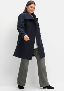 Kurzmantel mit asymmetrischem Kragen