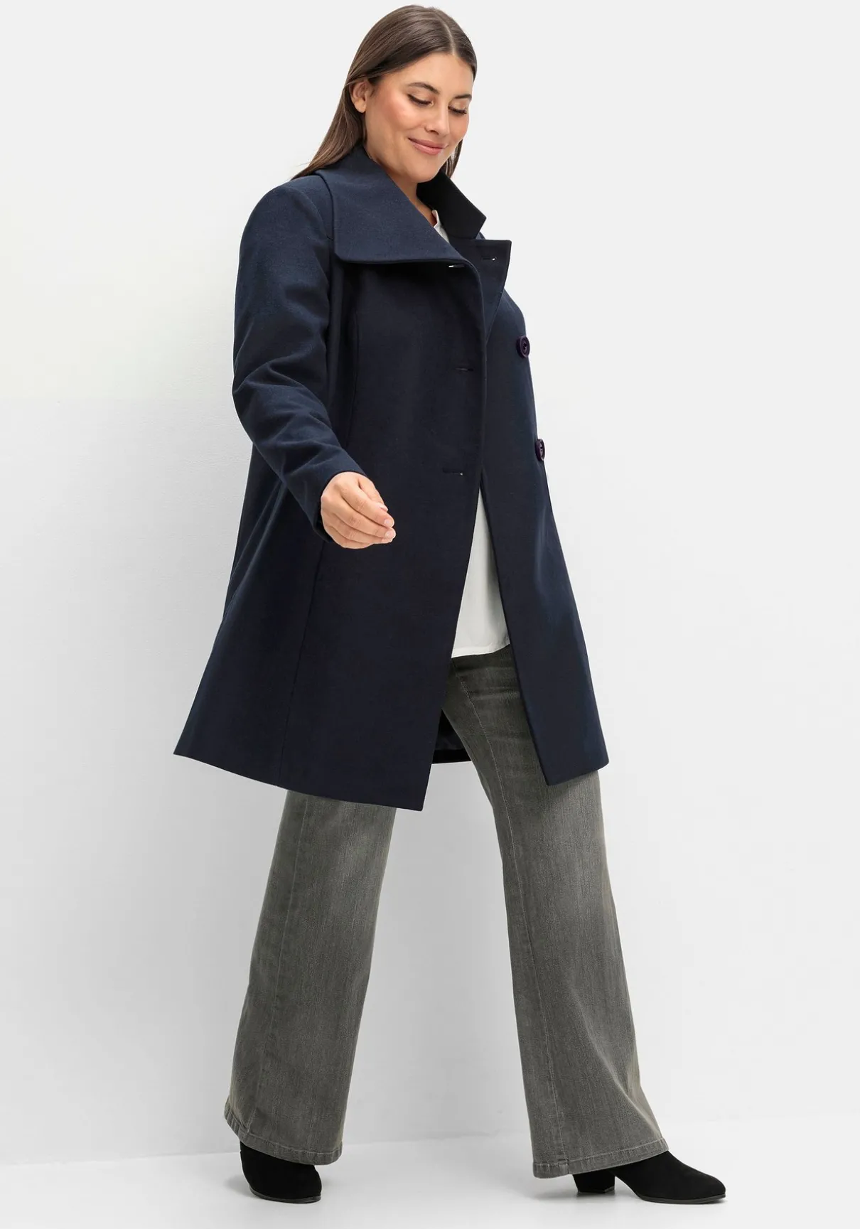 Kurzmantel mit asymmetrischem Kragen