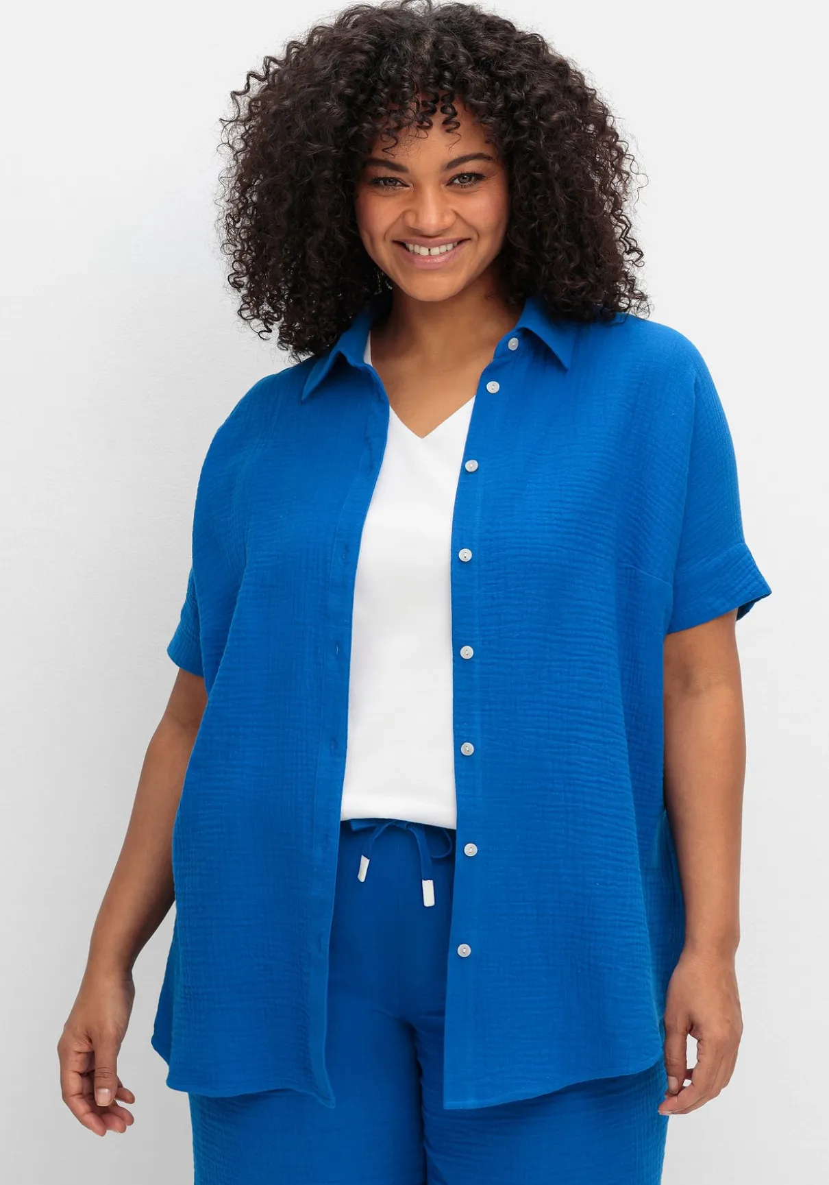 Kurzärmlige Hemdbluse aus Musselin