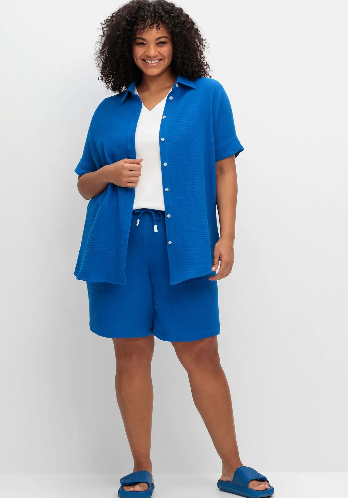 Kurzärmlige Hemdbluse aus Musselin