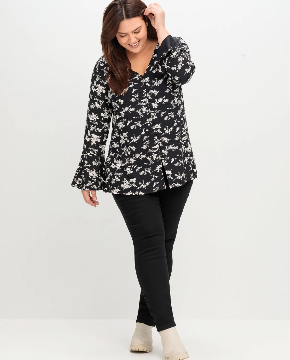 Langarmshirt mit Biesen und Volantärmeln