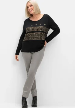Langarmshirt mit Ösen- und Nietenverzierung