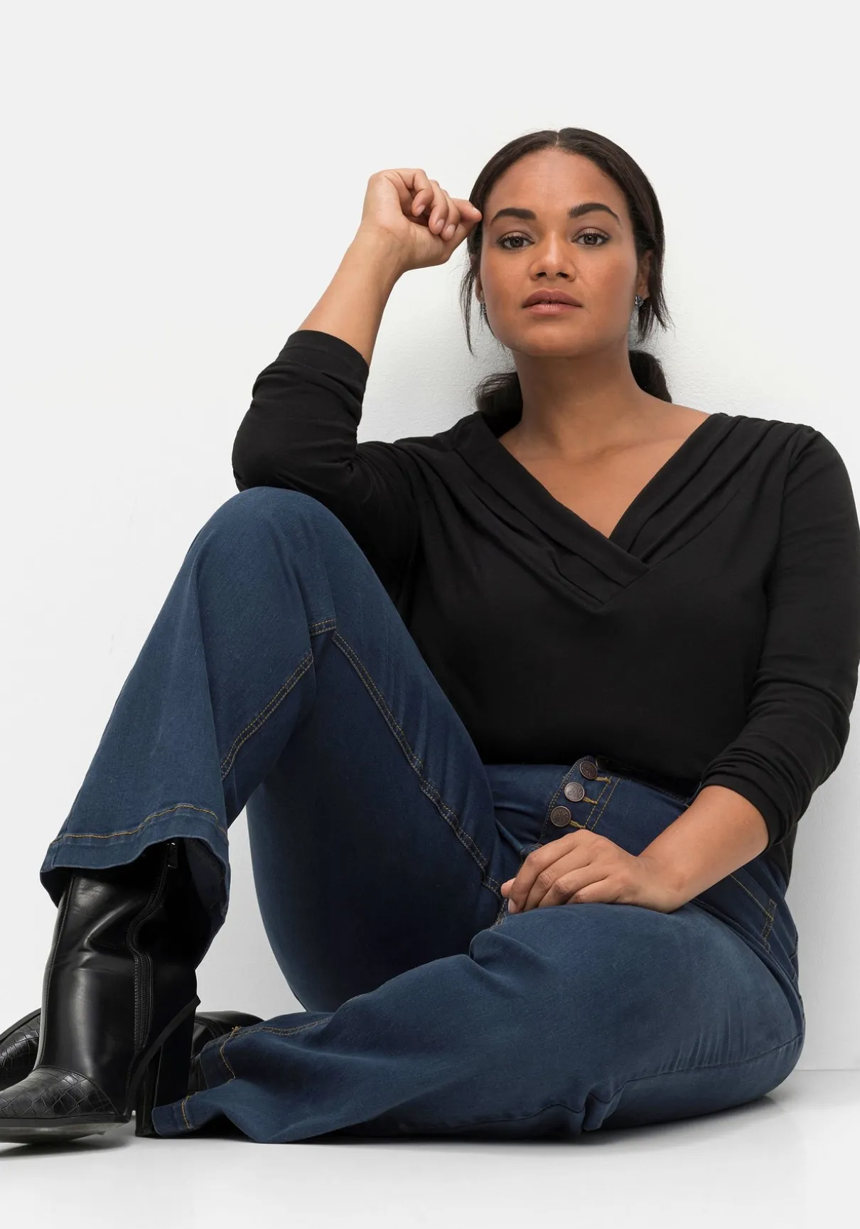 Langarmshirt mit Zierfalten am V-Ausschnitt, A-Linie