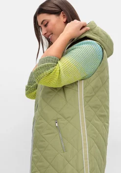 Lange Steppweste mit Kapuze und Kontrastdetails