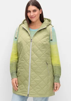 Lange Steppweste mit Kapuze und Kontrastdetails