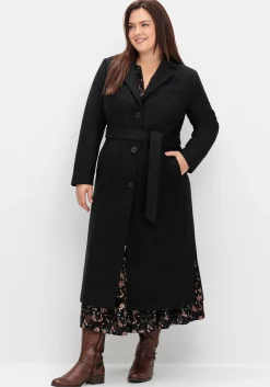 Langer taillierter Mantel mit Bindegürtel