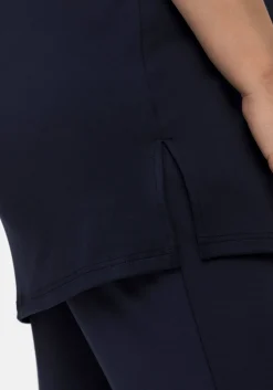 Langes Funktionsshirt mit seitlichen Schlitzen