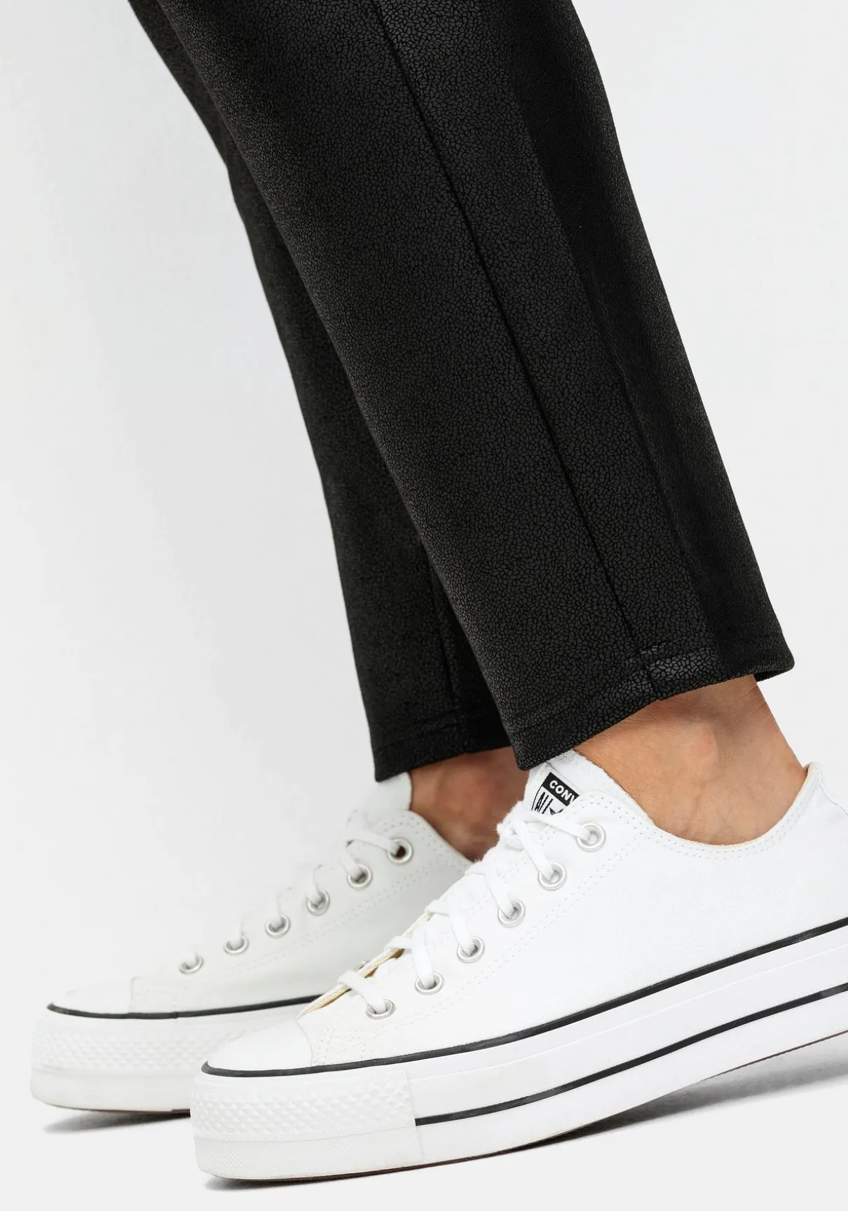 Leggings aus leicht glänzendem Lederimitat