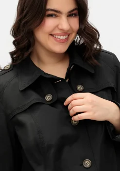 Leicht glänzende Longjacke im Trenchcoat-Stil