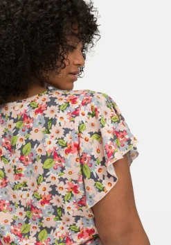 Leicht taillierte Bluse mit kurzen Volantärmeln