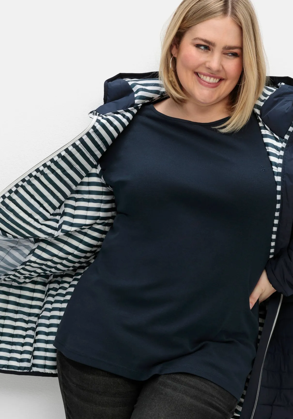 Leicht wattierte Longsteppjacke mit Kapuze