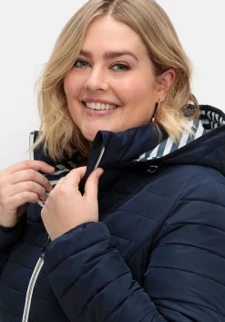 Leichte Steppjacke mit abnehmbarer Kapuze