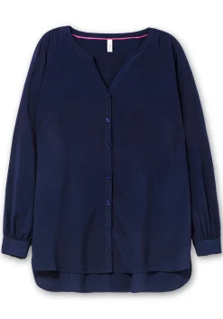 Longbluse mit tonigen Stickereien